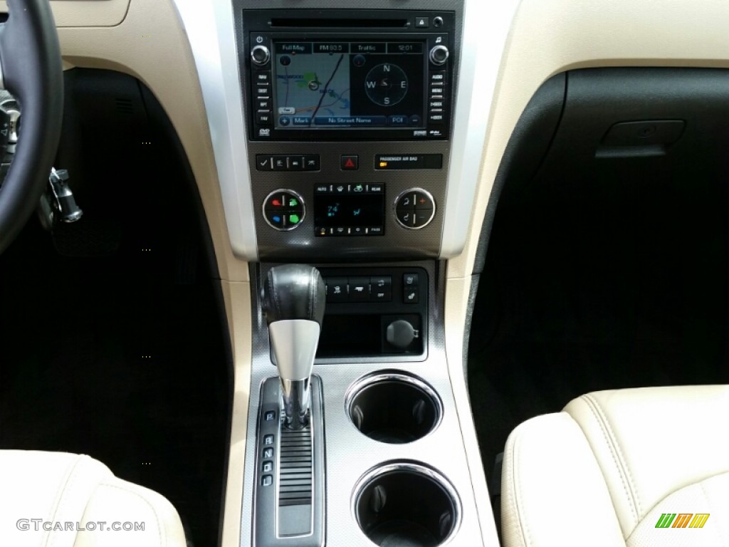 2009 Chevrolet Traverse LTZ Controls Photos