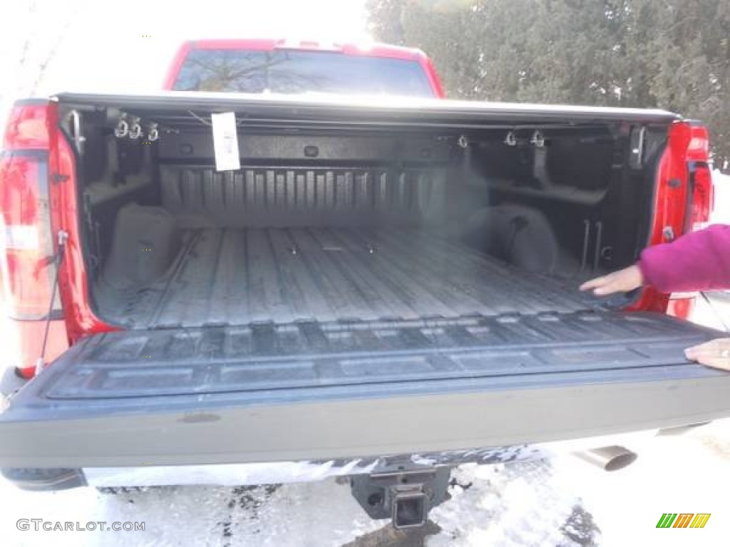 2015 GMC Sierra 2500HD SLT Crew Cab 4x4 Trunk Photos