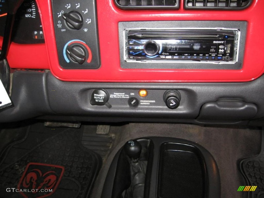 1999 Dakota Sport Extended Cab 4x4 - Metallic Red / Mist Gray photo #6