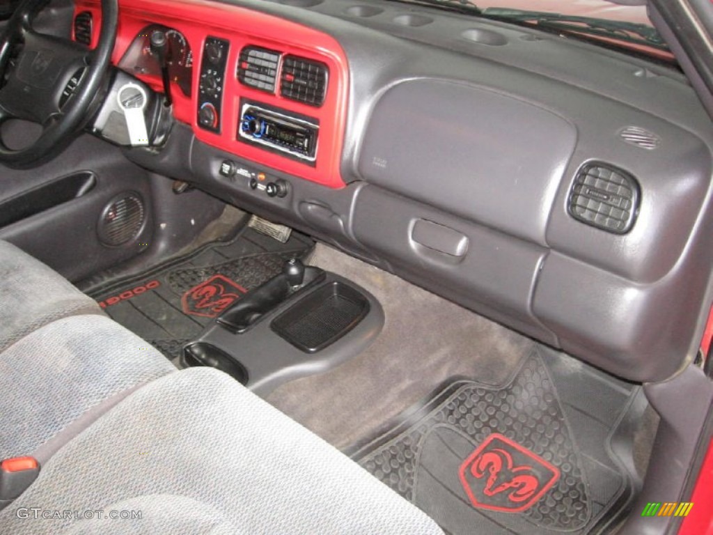 1999 Dakota Sport Extended Cab 4x4 - Metallic Red / Mist Gray photo #12