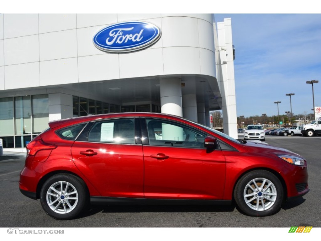 2015 Focus SE Hatchback - Ruby Red Metallic / Charcoal Black photo #2