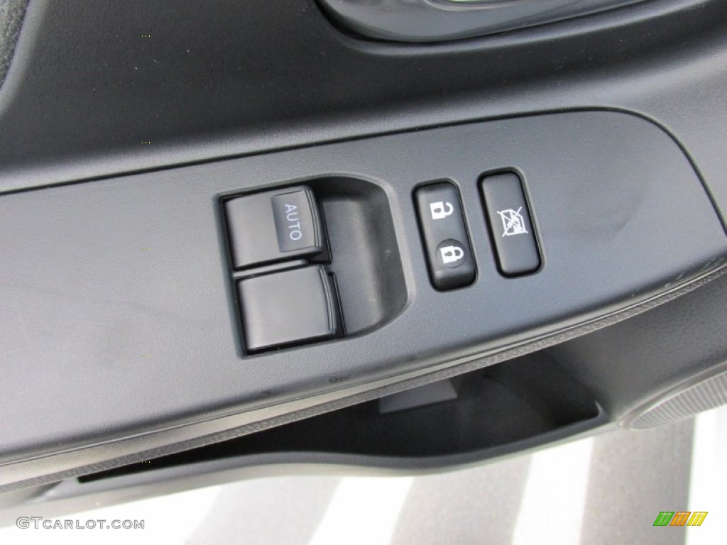 2015 Toyota Yaris 3-Door LE Controls Photo #102290497