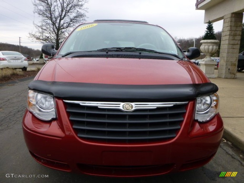 2006 Town & Country Touring - Inferno Red Pearl / Medium Slate Gray photo #4