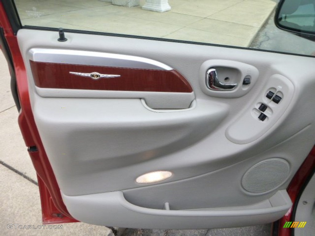 2006 Town & Country Touring - Inferno Red Pearl / Medium Slate Gray photo #16