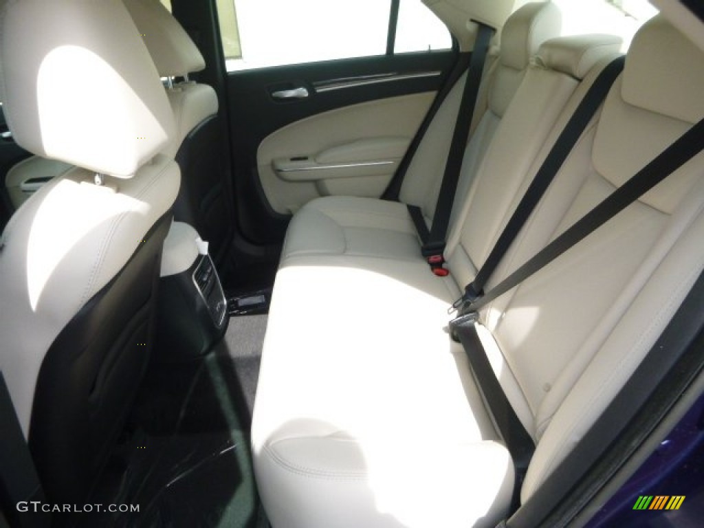 2015 Chrysler 300 Limited AWD Rear Seat Photos