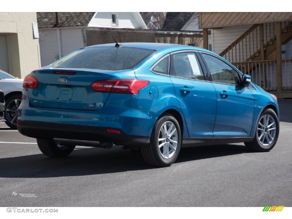 2015 Focus SE Sedan - Blue Candy Metallic / Charcoal Black photo #3