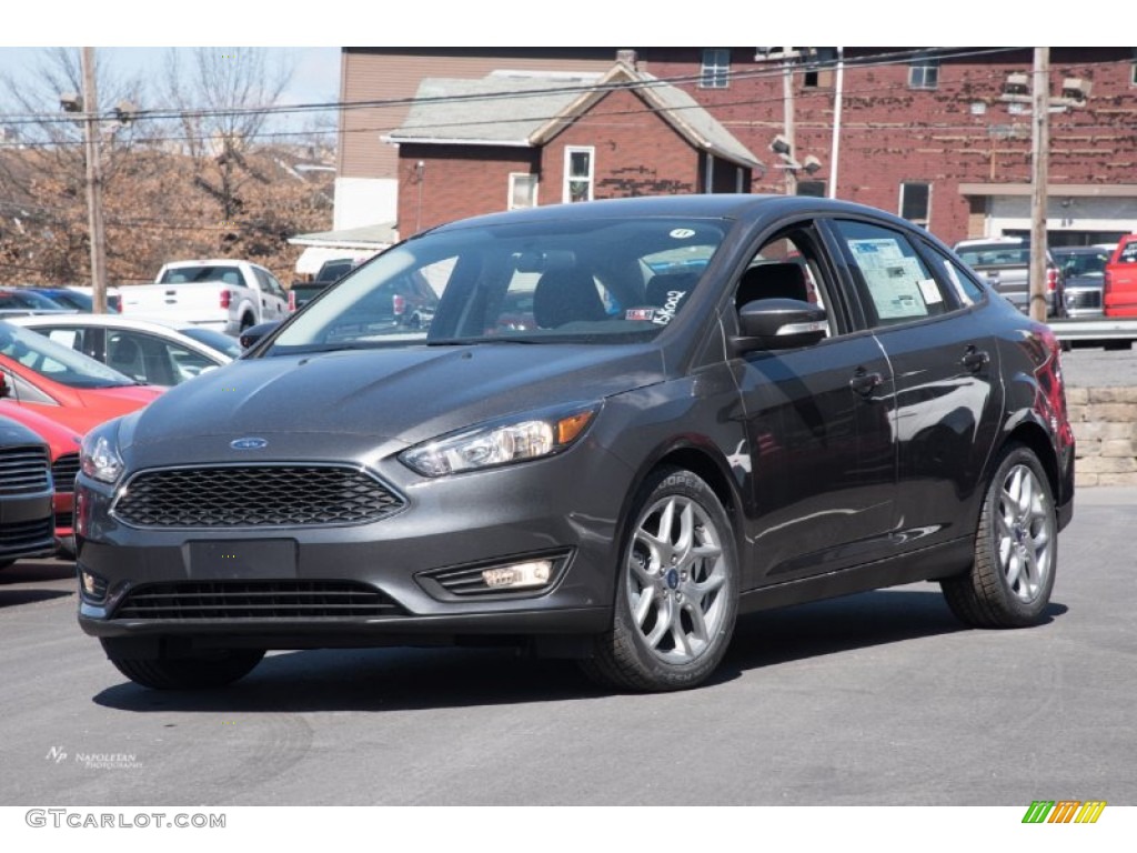 2015 Focus SE Sedan - Magnetic Metallic / Charcoal Black photo #1