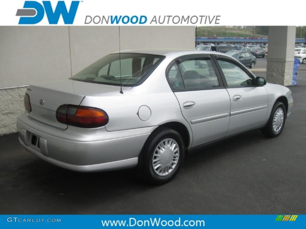 2002 Malibu Sedan - Galaxy Silver Metallic / Gray photo #3