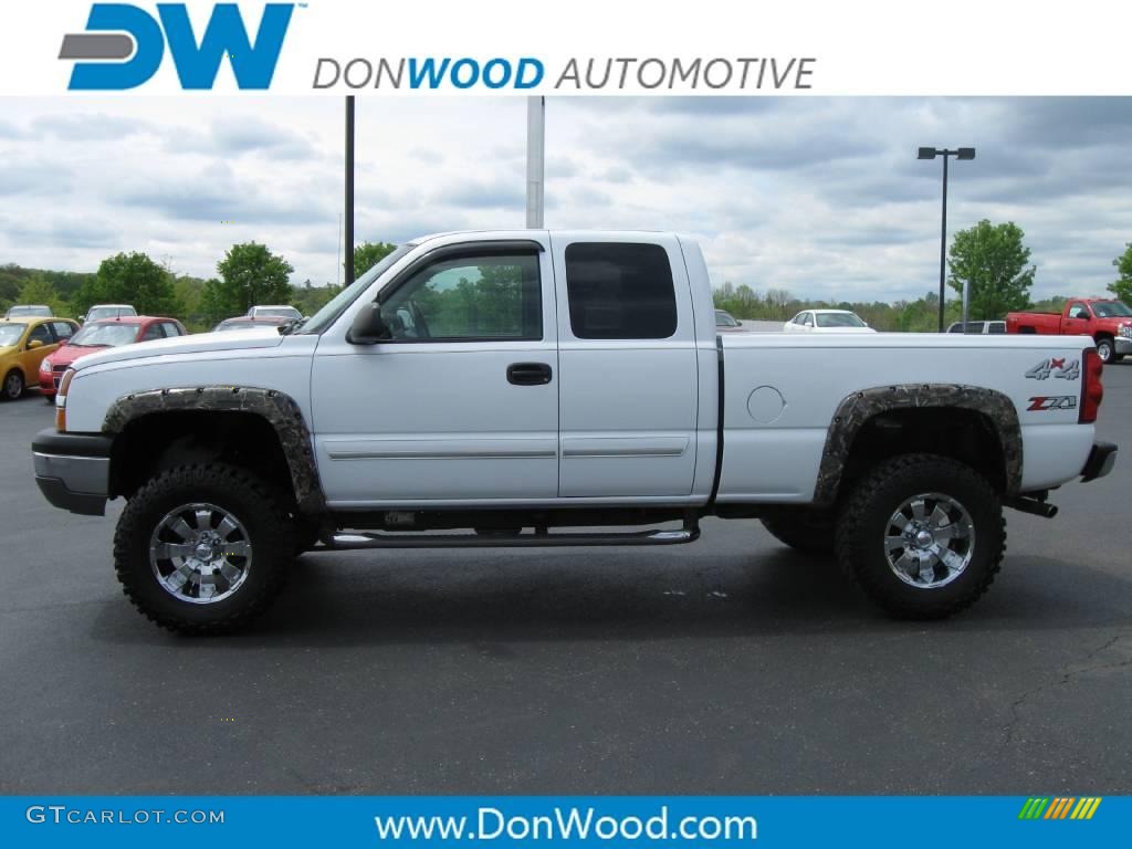 2003 Silverado 1500 Z71 Extended Cab 4x4 - Summit White / Dark Charcoal photo #2