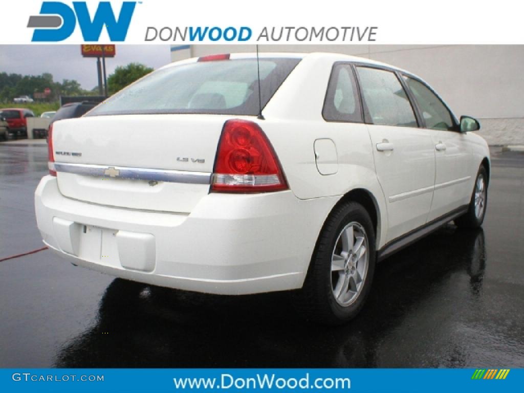 2004 Malibu Maxx LS Wagon - White / Gray photo #3