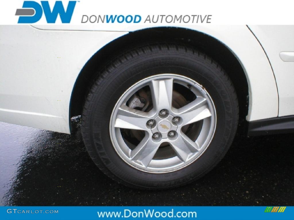 2004 Malibu Maxx LS Wagon - White / Gray photo #4