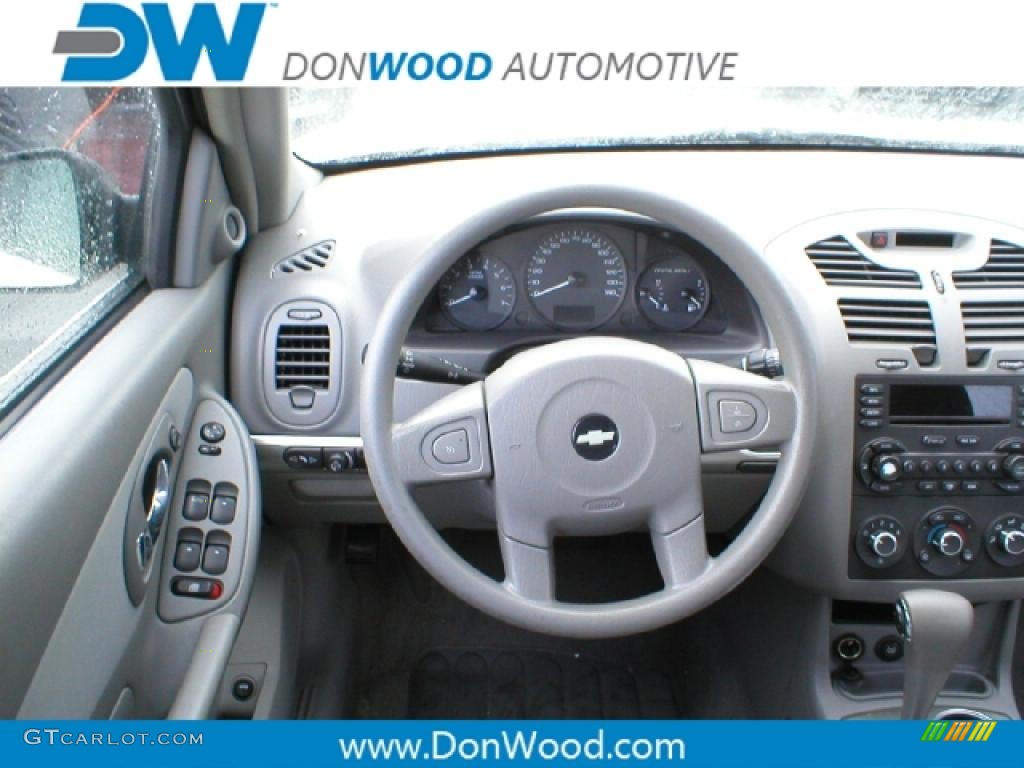 2004 Malibu Maxx LS Wagon - White / Gray photo #10