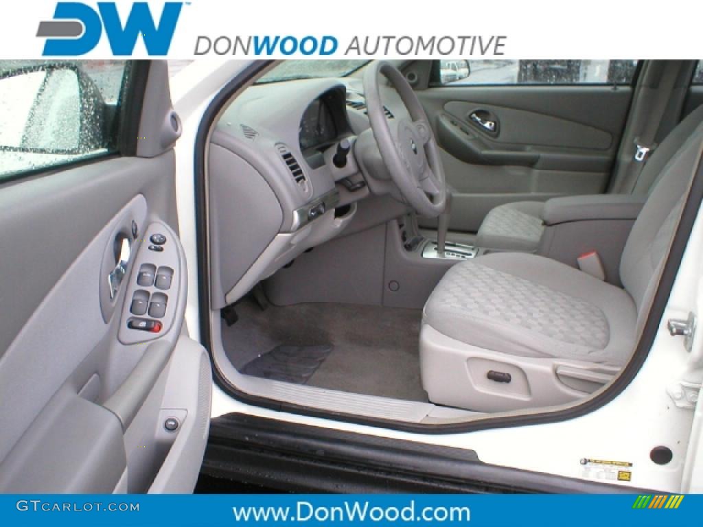 2004 Malibu Maxx LS Wagon - White / Gray photo #12