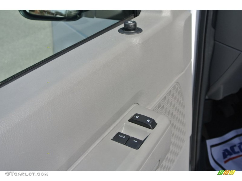 2014 E-Series Van E250 Cargo Van - Oxford White / Medium Flint photo #12