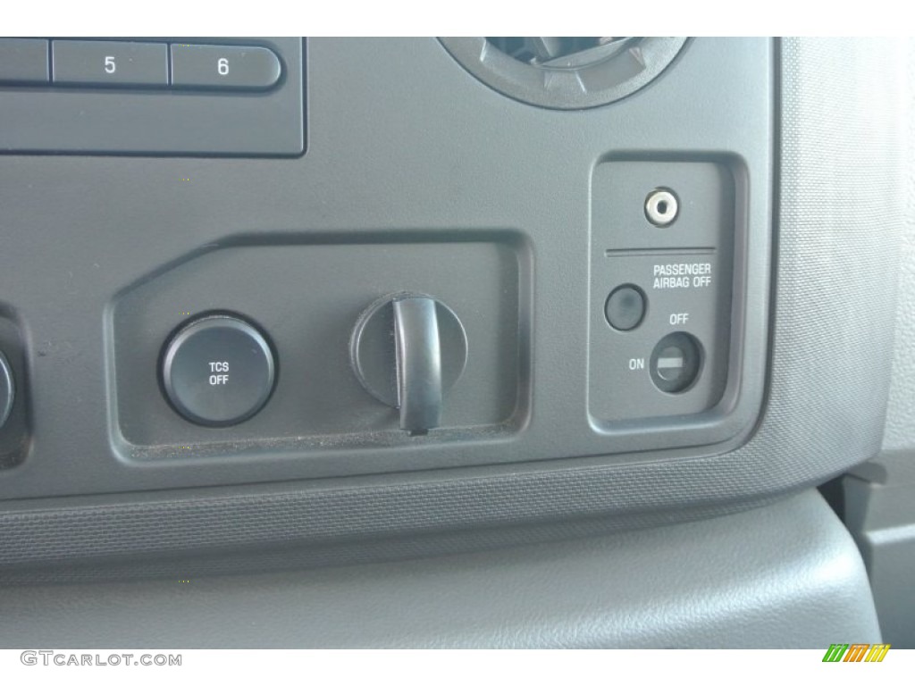 2014 E-Series Van E250 Cargo Van - Oxford White / Medium Flint photo #16