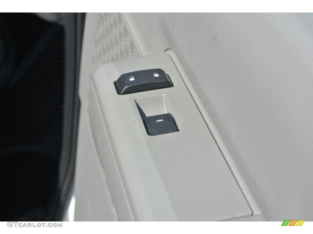 2014 E-Series Van E250 Cargo Van - Oxford White / Medium Flint photo #26