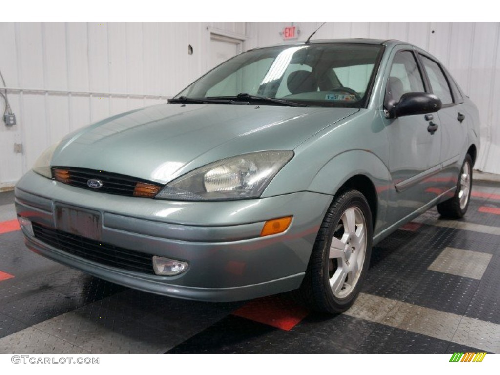 2004 Focus ZTS Sedan - Light Tundra Metallic / Medium Graphite photo #3