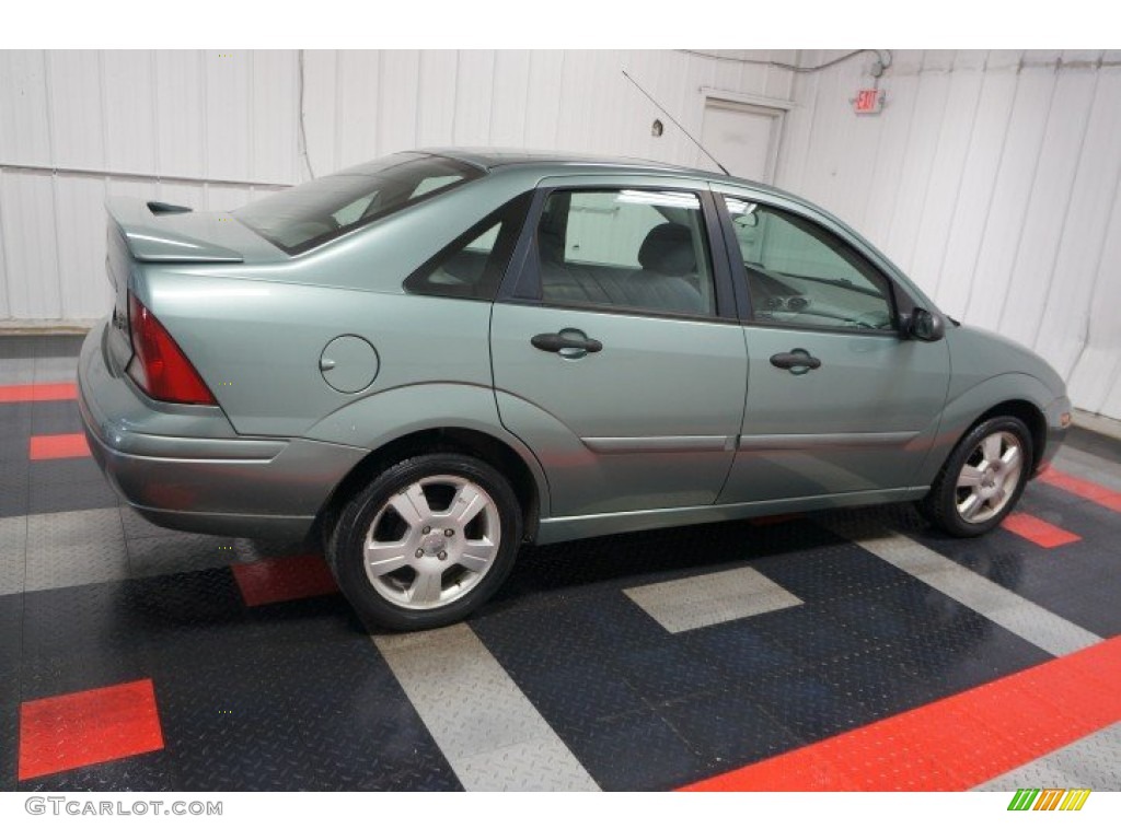 2004 Focus ZTS Sedan - Light Tundra Metallic / Medium Graphite photo #7