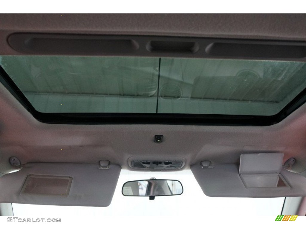 2004 Focus ZTS Sedan - Light Tundra Metallic / Medium Graphite photo #20
