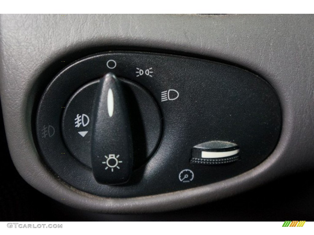 2004 Focus ZTS Sedan - Light Tundra Metallic / Medium Graphite photo #25