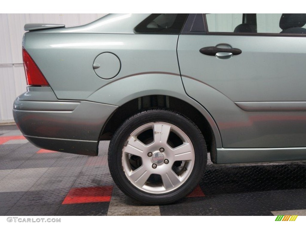 2004 Focus ZTS Sedan - Light Tundra Metallic / Medium Graphite photo #45