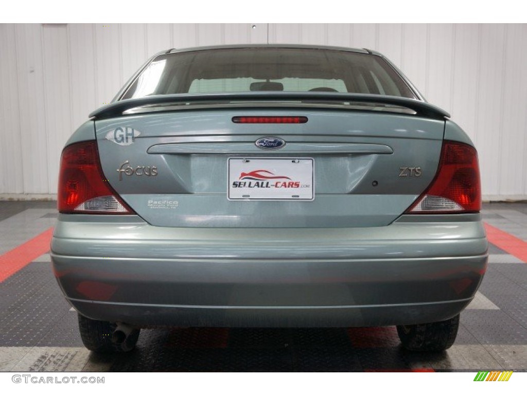2004 Focus ZTS Sedan - Light Tundra Metallic / Medium Graphite photo #52