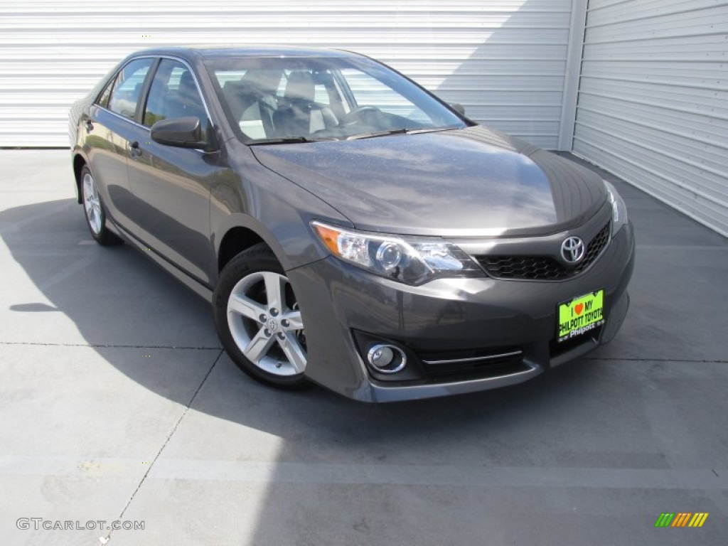 2014 Camry SE - Magnetic Gray Metallic / Black/Ash photo #2