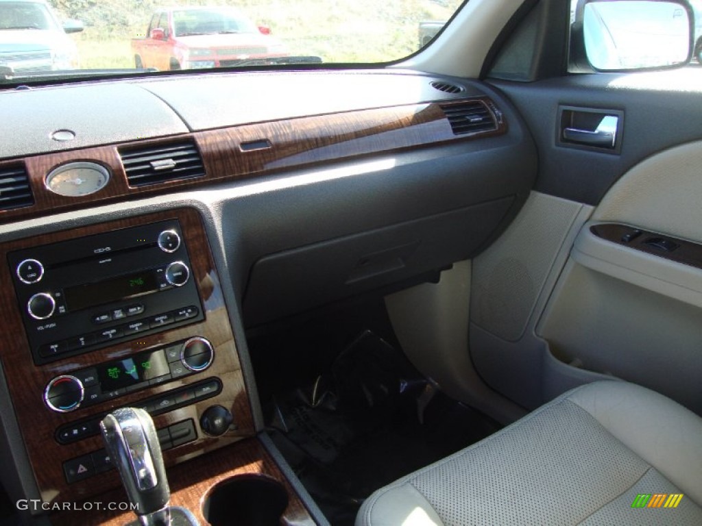 2009 Taurus Limited - Light Ice Blue Metallic / Camel photo #14
