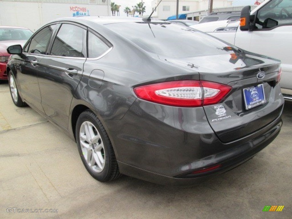 2015 Fusion SE - Magnetic Metallic / Charcoal Black photo #4