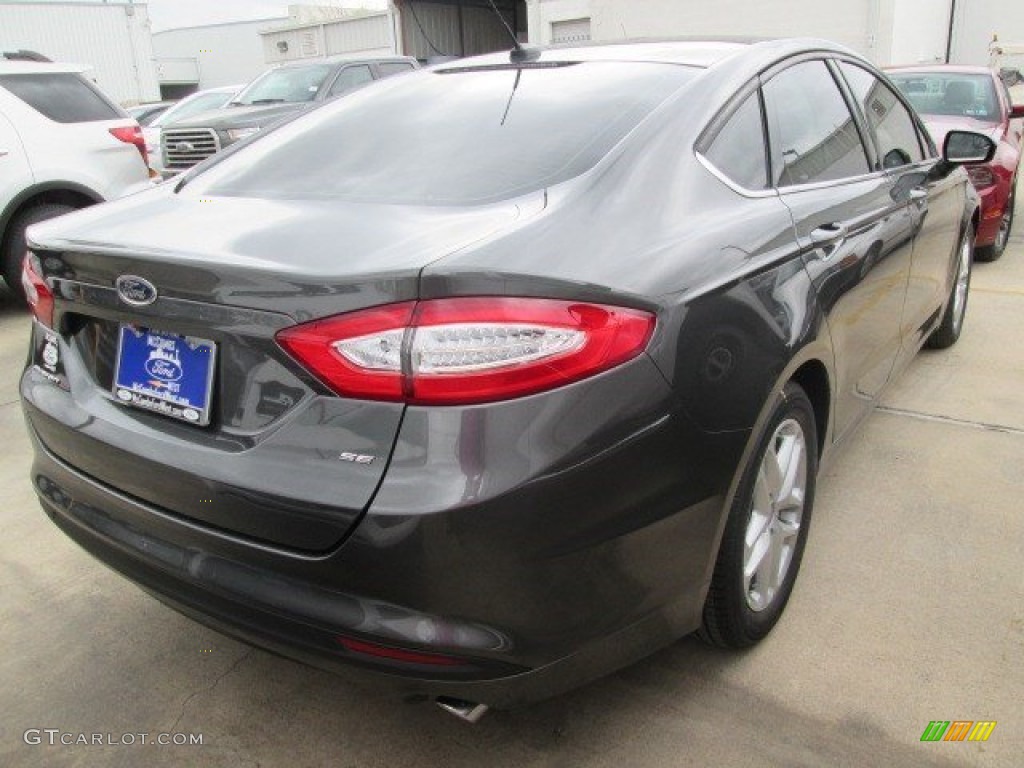 2015 Fusion SE - Magnetic Metallic / Charcoal Black photo #5