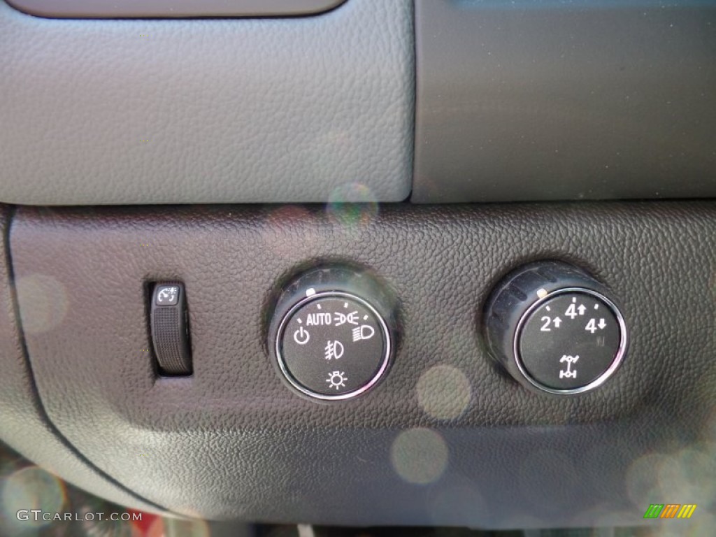 2015 Chevrolet Colorado Z71 Extended Cab 4WD Controls Photo #102357224