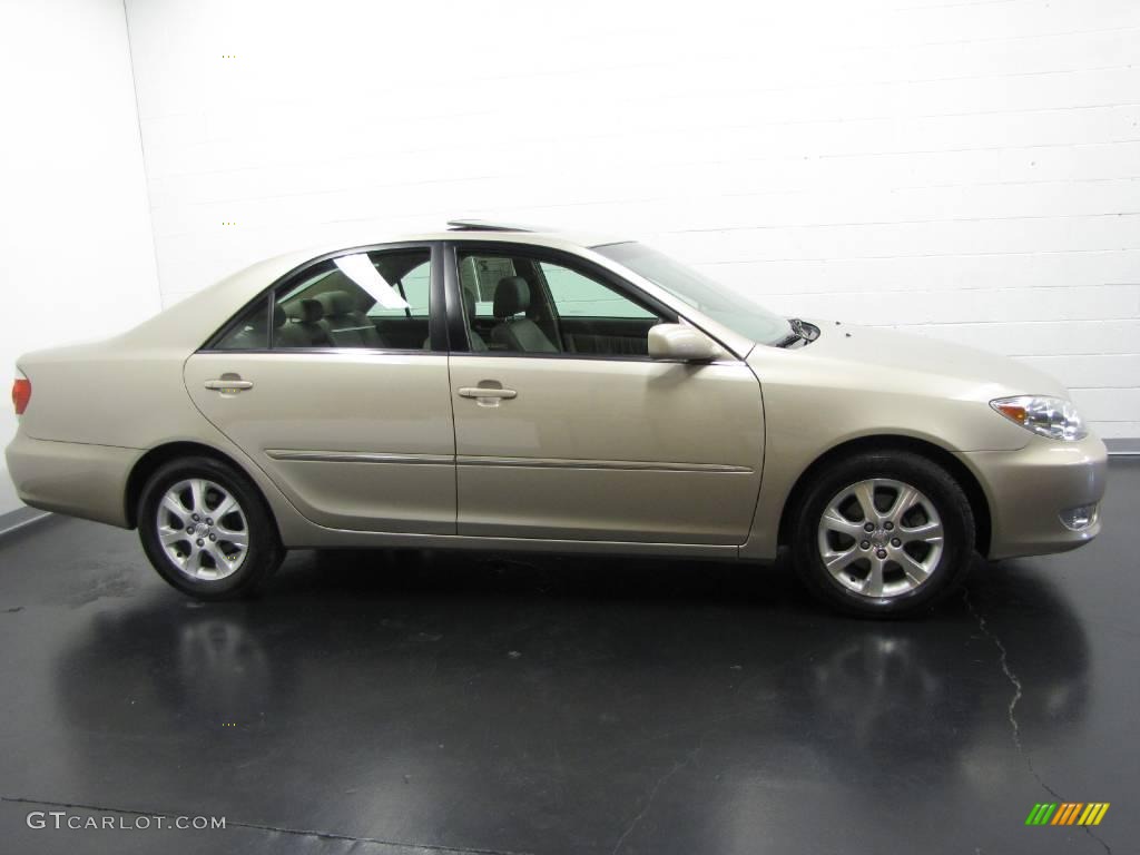 2005 Camry XLE V6 - Desert Sand Mica / Taupe photo #4
