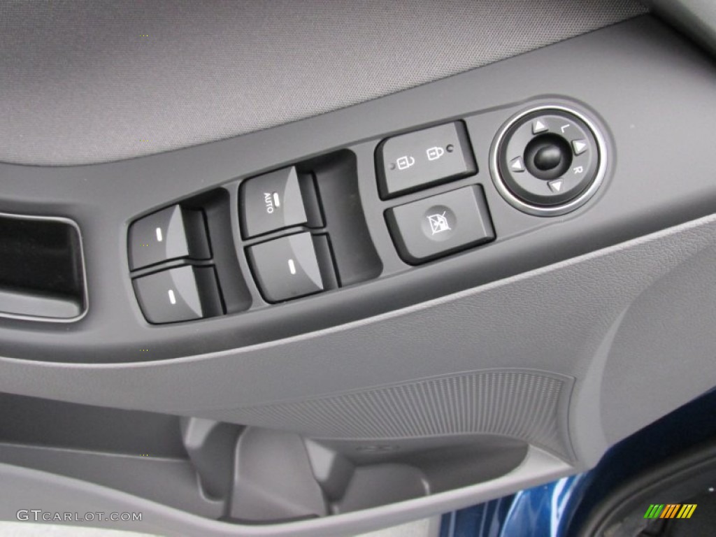 2016 Hyundai Elantra SE Controls Photo #102363755