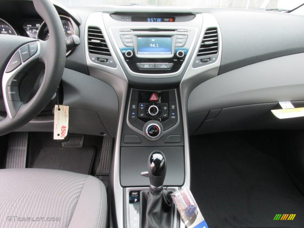 2016 Hyundai Elantra SE Controls Photo #102363845