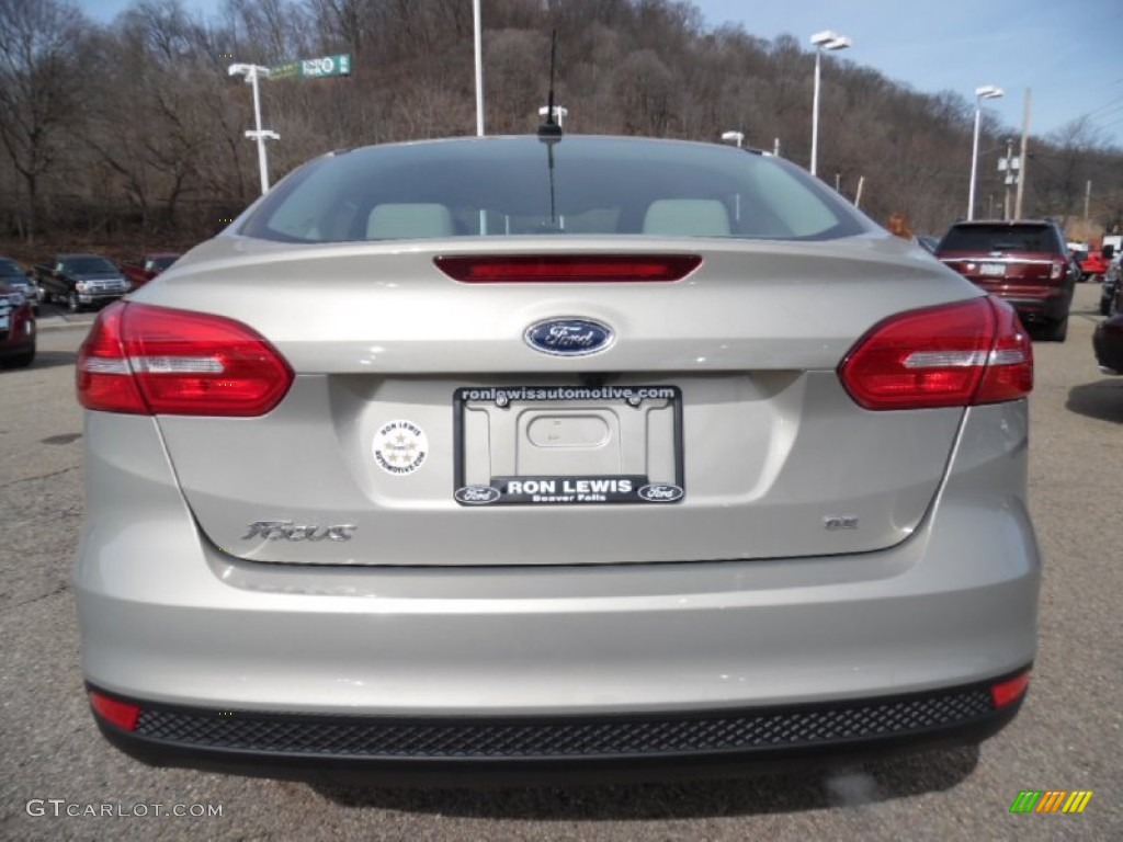 2015 Focus SE Sedan - Tectonic Metallic / Medium Light Stone photo #7