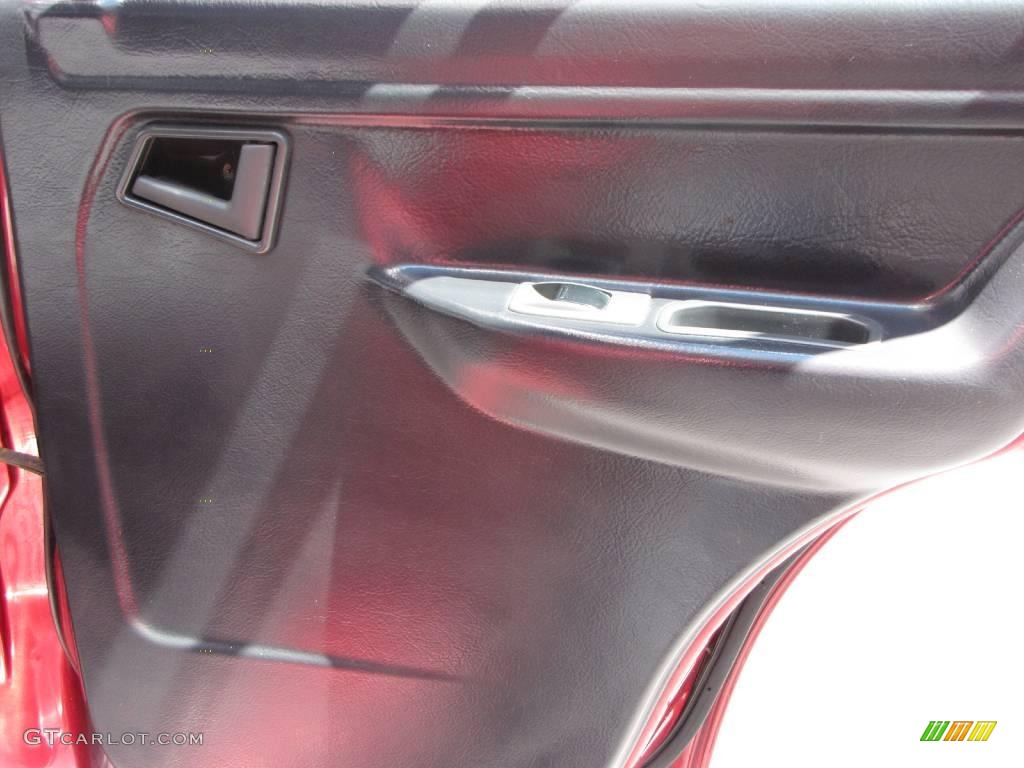 1998 Tracker Hard Top 4x4 - Sunset Red Metallic / Charcoal photo #12