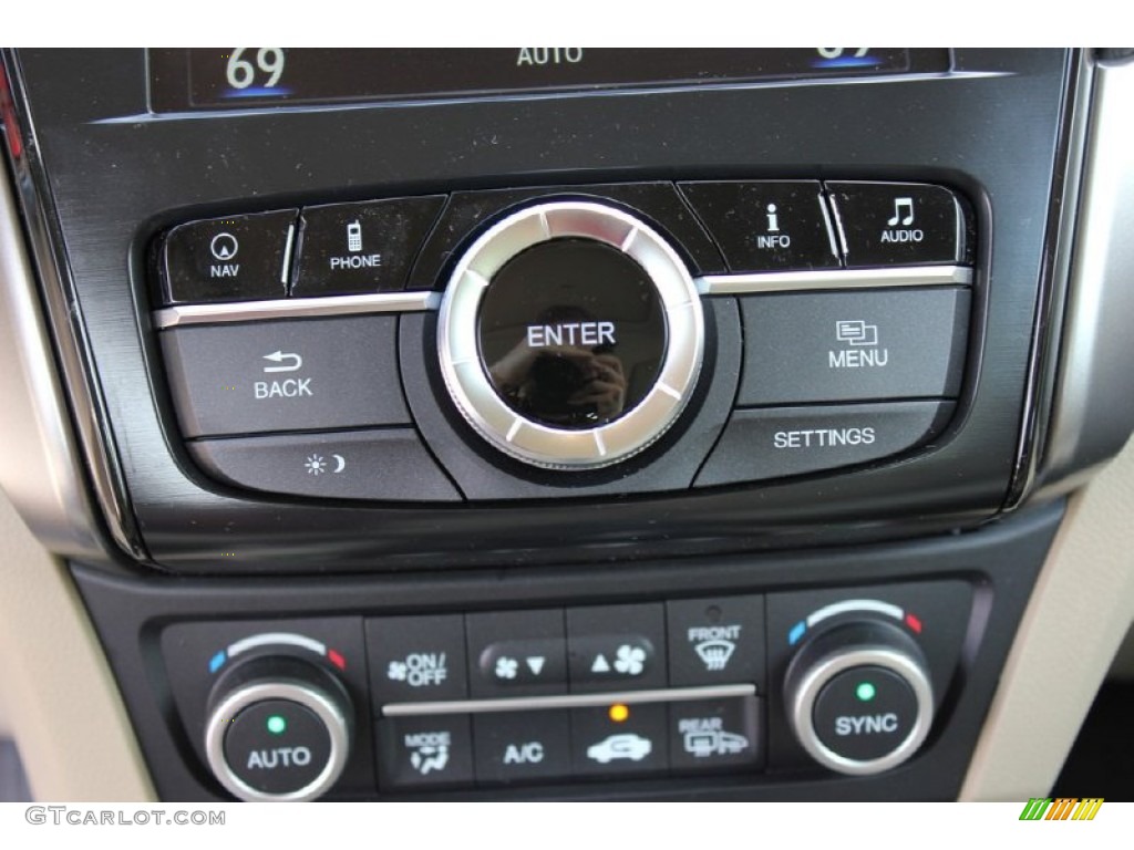 2016 Acura ILX Technology Controls Photo #102367643