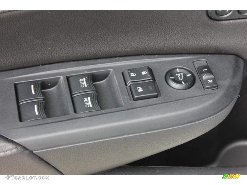 2016 Acura ILX Premium Controls Photo #102370466