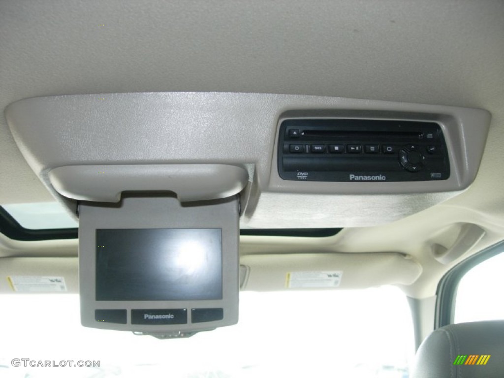 2004 Suburban 1500 LT 4x4 - Silver Birch Metallic / Gray/Dark Charcoal photo #24