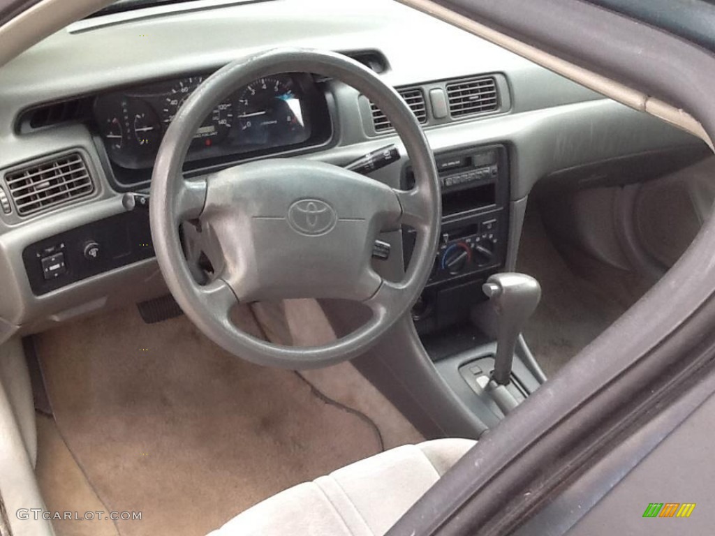 1997 Camry LE - Classic Green Pearl / Gray photo #8