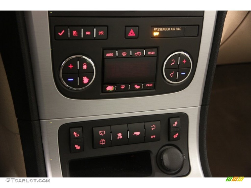2010 GMC Acadia SLT Controls Photo #102382130
