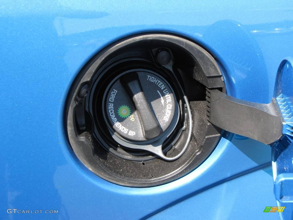 2007 Focus ZX4 SES Sedan - Aqua Blue Metallic / Charcoal/Light Flint photo #18