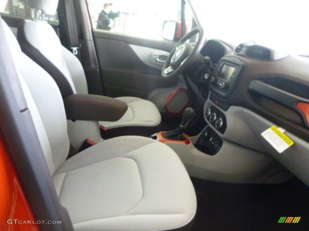 2015 Renegade Latitude 4x4 - Omaha Orange / Bark Brown/Ski Gray photo #5