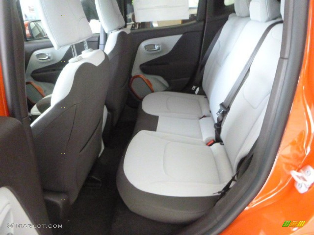 Bark Brown/Ski Gray Interior 2015 Jeep Renegade Latitude 4x4 Photo #102392927