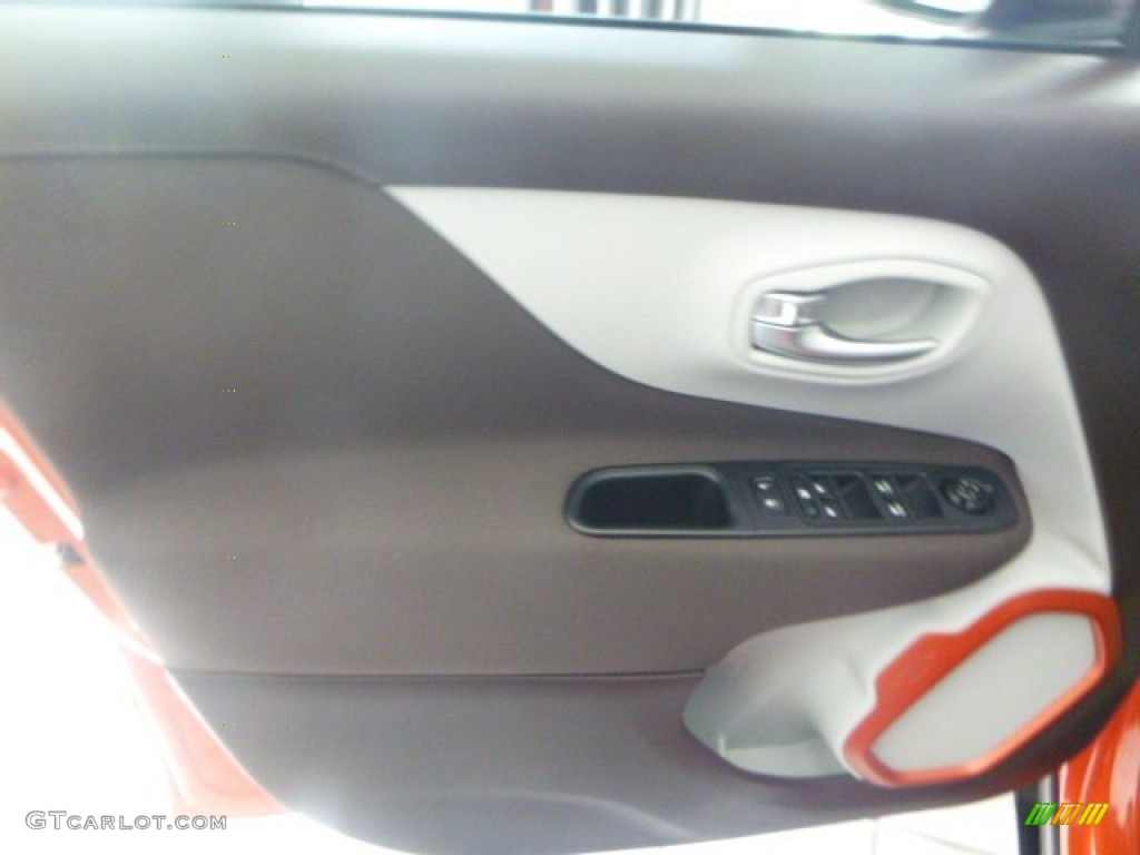 2015 Renegade Latitude 4x4 - Omaha Orange / Bark Brown/Ski Gray photo #13