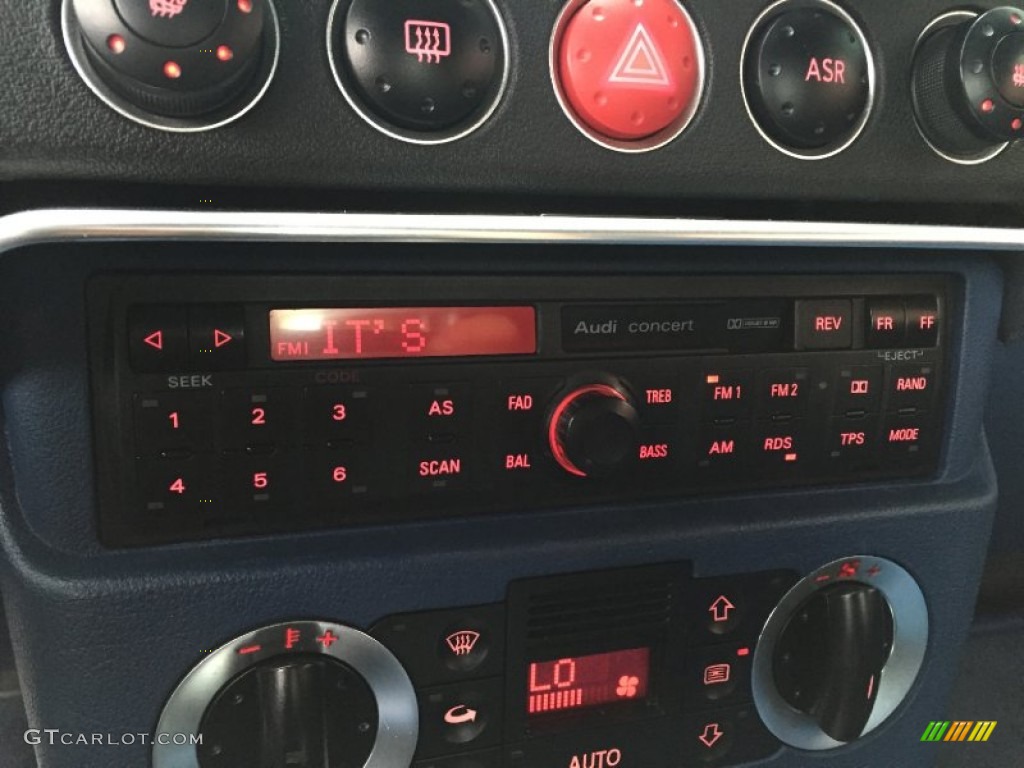 2000 Audi TT 1.8T Coupe Audio System Photo #102415666