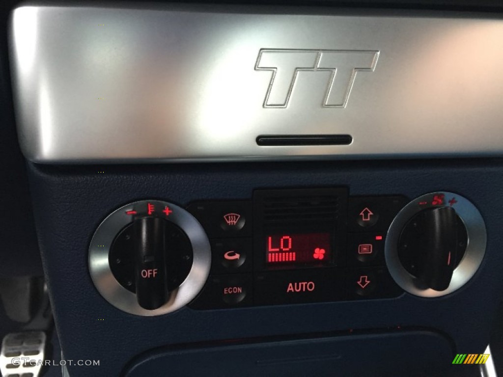 2000 Audi TT 1.8T Coupe Controls Photo #102415792
