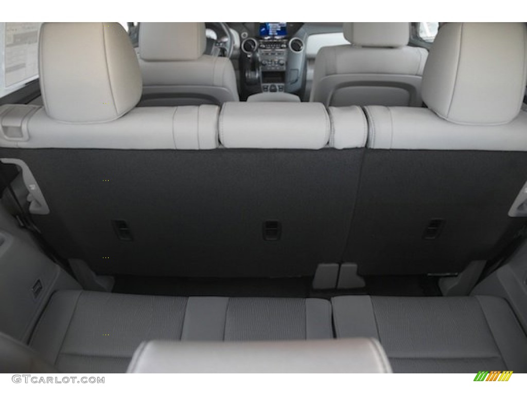 2015 Pilot SE - Taffeta White / Gray photo #19