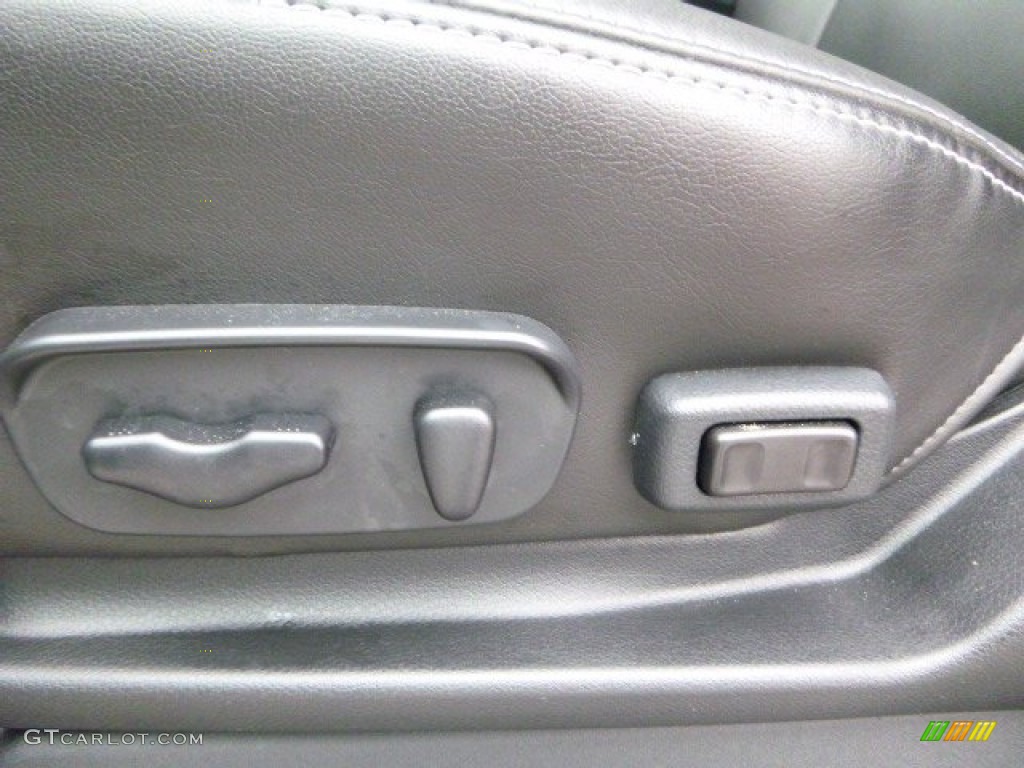 2015 Nissan Titan PRO-4X Crew Cab 4x4 Controls Photo #102430033