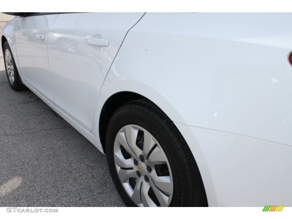 2013 Cruze LS - Summit White / Jet Black/Medium Titanium photo #4